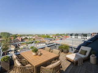 STIJLVOL DUPLEX APPARTEMENT MET 129M² BEWOONBARE OPPERVLAKTE, twee terrassen en kelderberging op de MARKT. Bij het binnenkomen wordt u verwelkomd...