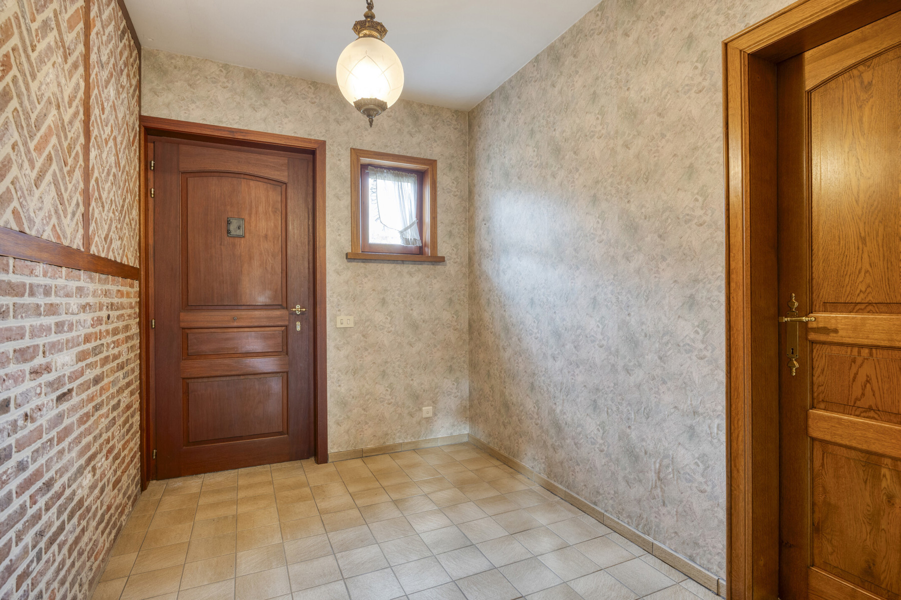 Karaktervolle te renoveren woning op perceel van 37a20ca! - foto 4