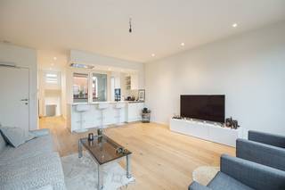 <p><span> </span></p><p><span>Luxurious and light-filled renovation in Antwerp North, that is this penthouse duplex in a few words. Think: stylish, timeless materials, large windows, a ballroom of a living space with an open kitchen and terrace, two spacious rooms ánd two bathrooms. Please!</span></p><p><span> </span></p><p><span>In a wide street with lots of trees and parking spaces, you will find on house number 73 this neat, white facade. Through the neat entrance hall with its’high ceilings and cornices you go up the stairs, where you enter on the third floor the living space of the duplex. It is huge, with its’</span> n<span>44</span><span>m², with a beautiful, warm continuous parkt floor. Light pours in everywhere here, thanks to the 5 large windows on the street side and the double glass door behind the open kitchen. In addition to plenty of space for a large living room and a desk or reading corner, the living room also has a handy built-in checkroom, bespoke cupboards under the stairs and access to a separate guest toilet with washbasin.</span></p><p><span>The open kitchen is sleek and timeless, with white handleless fronts and a composite worktop, and a large counter for dining.</span></p><p><span>You have here an electric fire, cooker hood, sink, oven, microwave, fridge, freezer and dishwasher - all quality appliances from Siemens and Bosch. Both in the kitchen and living space you have recessed spotlights.</span></p><p><span>From here you step out onto the covered, tiled terrace. A wonderful outdoor spot on the east – You have sun from ’morning and yet you sit all year round sheltered!</span></p><p><span> </span></p><p><span>A small staircase behind the kitchen takes you half a floor down to the first, bright bedroom at the back on parquet, passing the first modern, tiled bathroom on the left. This has a large walk-in shower, wide sink with cabinet and mirror, a toilet and connection for your washer and dryer.</span></p><p><span> </span></p><p><span>The second room is on the upper floor, which you reach via the stairs in the living room. Here again you have that beautiful parquet floor, and a separate tiled bathroom with a walk-in shower with subway tiles, and a sink with cabinet. The room itself is under the roof, and measures over 21 m²! Because of the large velux windows, a lot of light comes in during the day and you can ’count shooting stars at night…</span></p><p><span> </span></p><p><span>Hotspot in the sought-after Antwerp North</span></p><p><span>You live here in Antwerp North, in a neighborhood that is becoming increasingly popular. Not difficult, because from here you can easily reach the Eilandje, the Leien with its’public transport, the old city center and park Spoor Noord. No shortage of supermarkets, with a Lidl and an Aldi just around the corner. And on the Sint-Jansplein further on, it is market day on Wednesdays and Fridays!</span></p><p><span> </span></p>