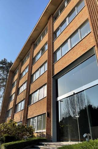 Very nice office space for rent in Uccle between the Vert Chasseur and the Fort Jaco. Ideally located next to the European School on a busy...