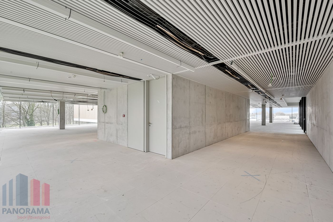 754 m² HIGH-END KANTOREN OP TOPLOCATIE LANGS DE E40 TE OOSTKAMP - photo 2