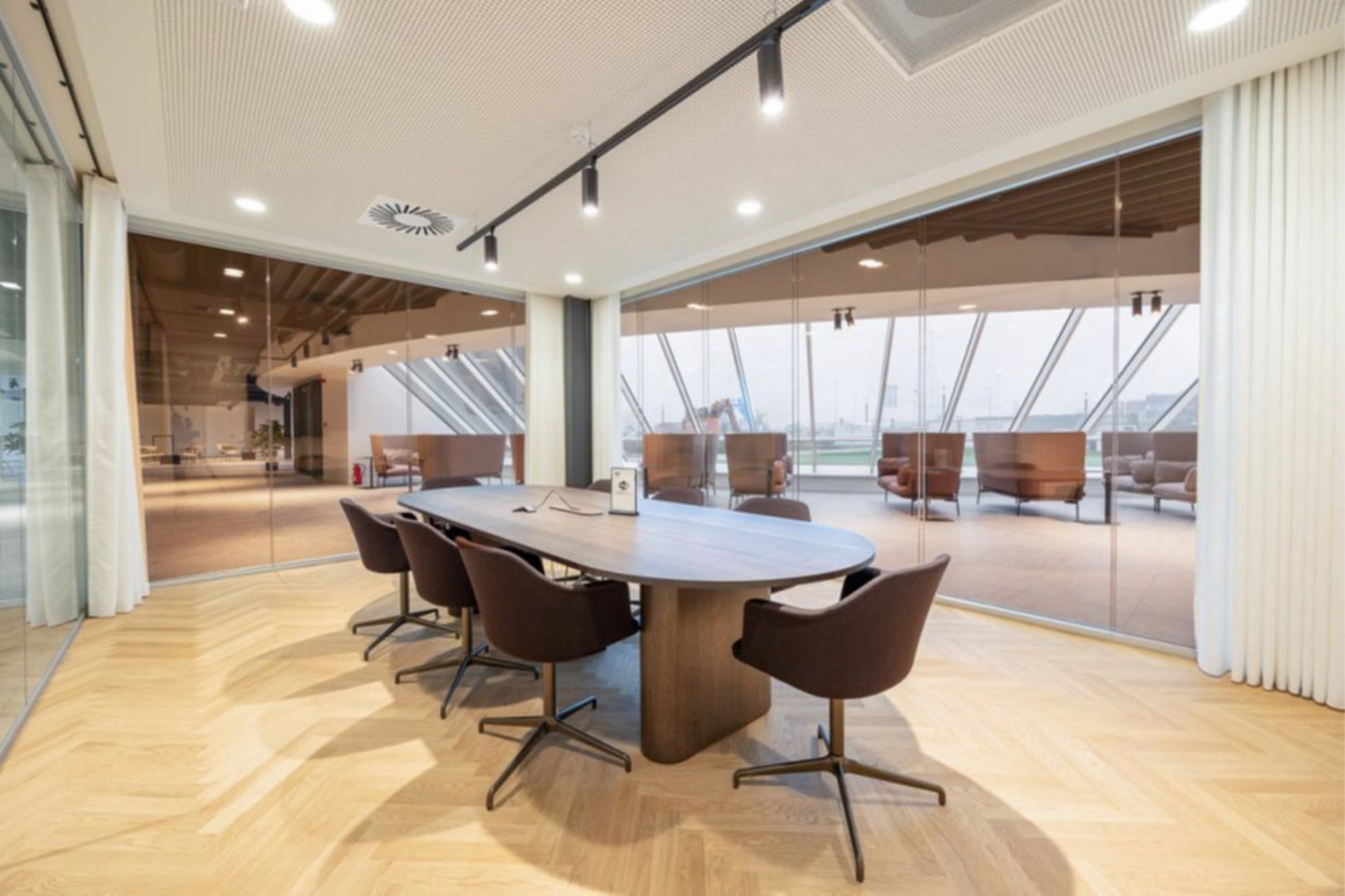 Te Huur: West Port Business C– Kantoorruimte 434m²  Zuid +1 - foto 2