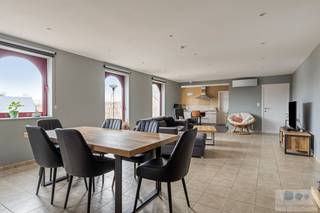 Instapklaar 3 slaapkamer appartement van 120 m² op uitstekende locatie te centrum Begijnendijk.Het appartement is gelegen op het 2e verdiep met in...