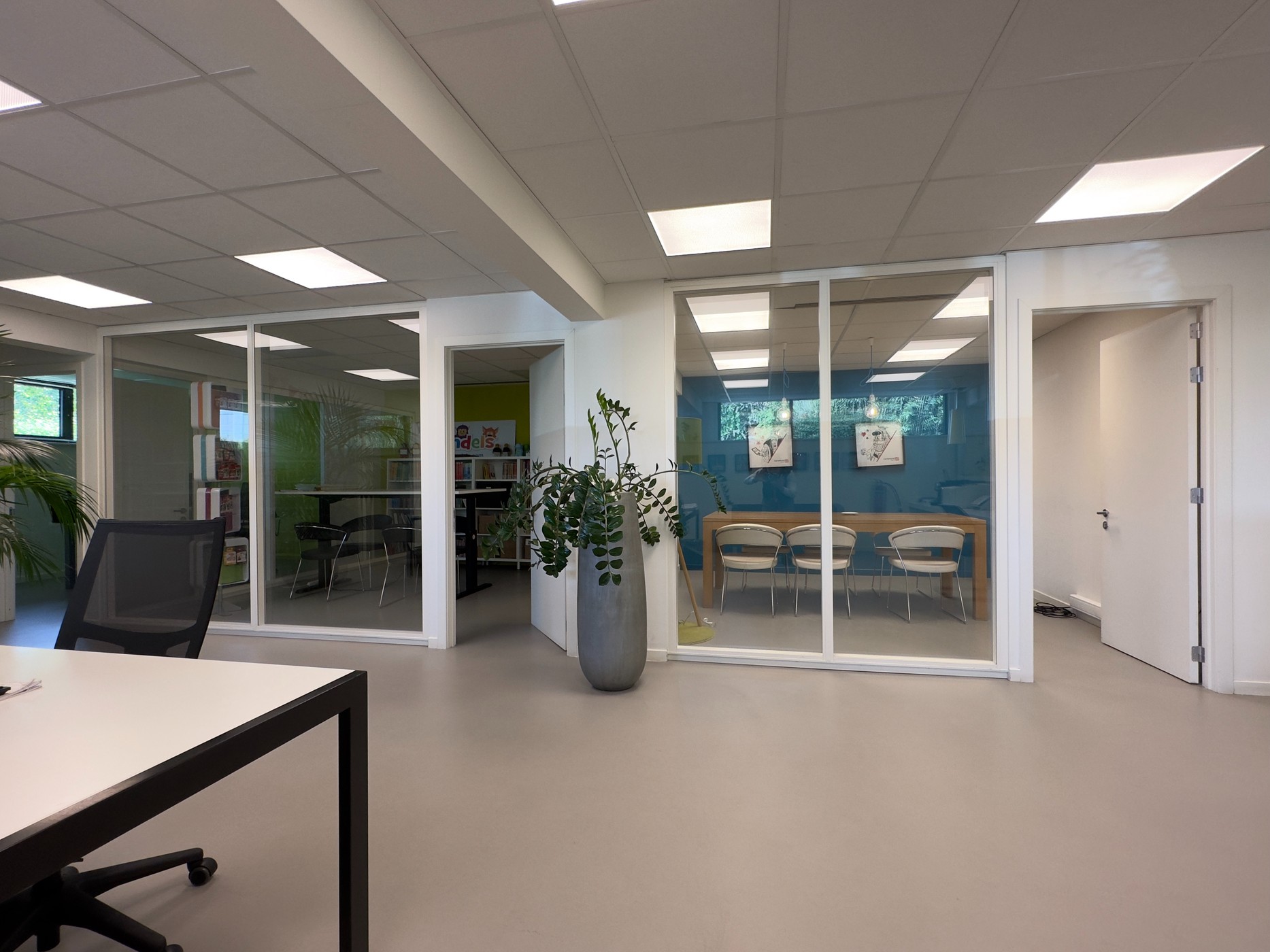 Instapklare kantoorruimte (130m²) vlakbij op-en afritten E40 in Drongen - photo 4