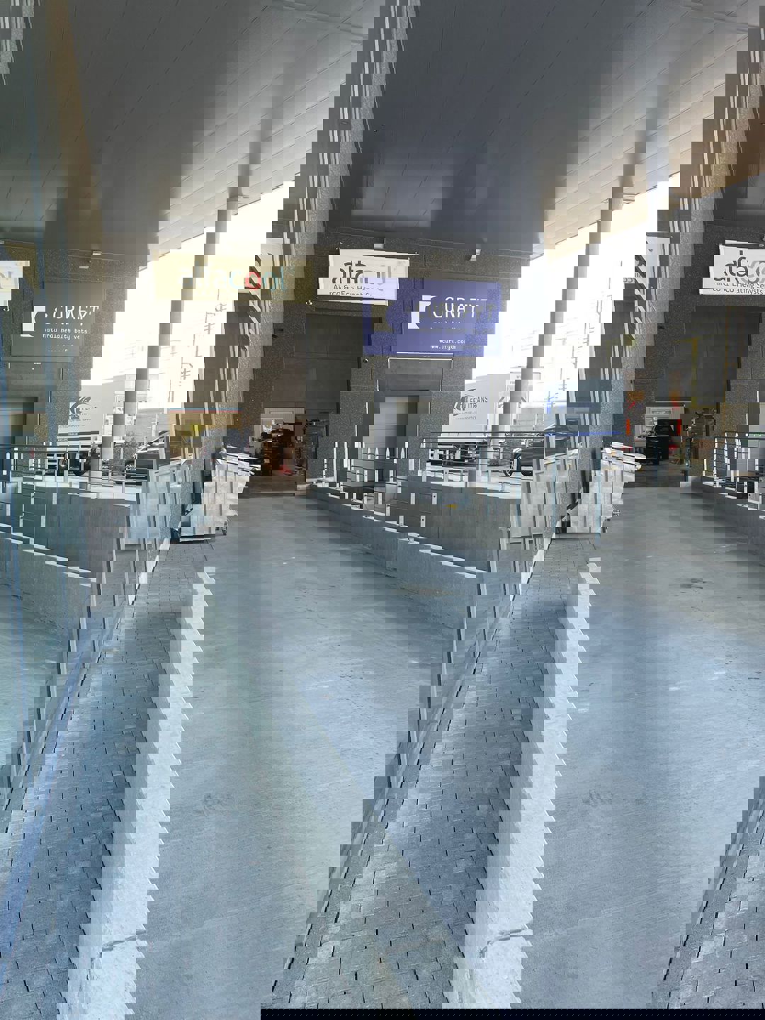 Bedrijfsgebouw te huur met zicht op E40 te Erembodegem - foto 4