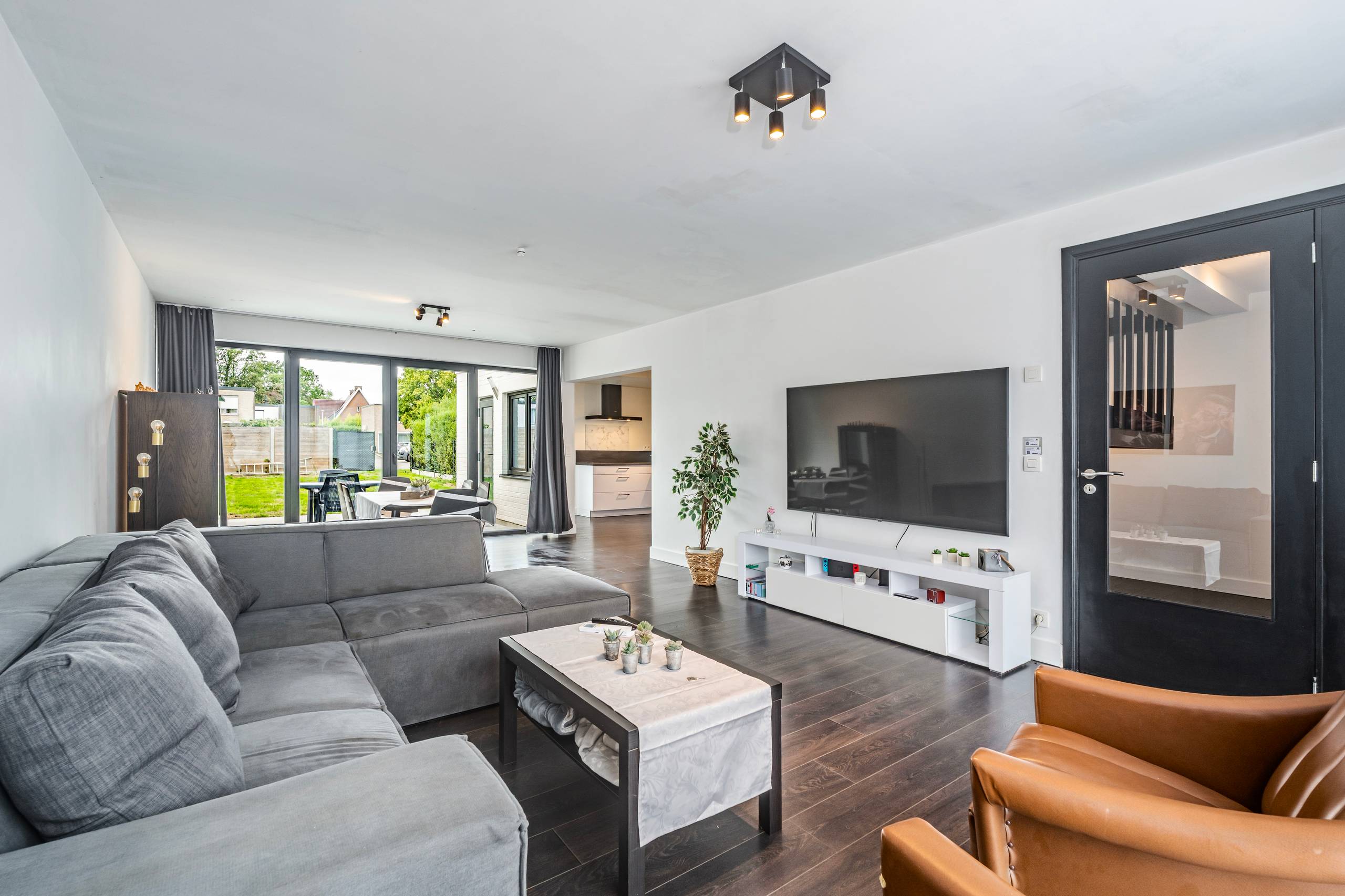 Gemoderniseerde woning (EPC A) met 3 slpk en garage in Aalst - foto 4