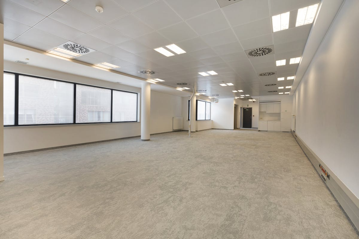 Instapklaar kantoorgebouw te koop in Roeselare - foto 5