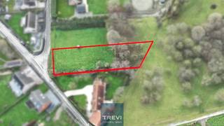 SOUS OPTION Silly, Hellebecq, situé dans un environnement campagnard, au calme, un magnifique lot composés d'un grand terrain à bâtir de 16 ares et...