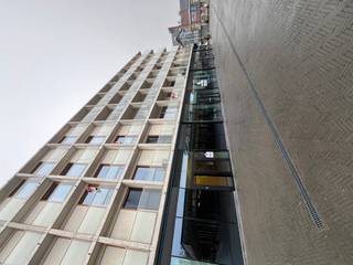 <p><strong>Waregem: appartement te huur met één slaapkamer in het centrum.</strong></p>
<p> </p>
<p><u>Indeling:</u> woonkamer met ingebouwde kast, open keuken, berging voorzien van aansluitingen voor wasmachine en droogkast, slaapkamer met ingebouwde kast, badkamer met toilet, douche en wastafel. Er hoort ook een staanplaats bij het appartement.</p>
<p> </p>
<u>Troeven:</u>
<ul><li>Staanplaats</li><li>Gordijnen aanwezig</li><li>Gelegen in het centrum</li><li>Ingebouwde kasten</li></ul>
<p> </p>
<p><strong>Heb je interesse in dit appartement? Contacteer ons op - 056/61.10.10.</strong></p>
