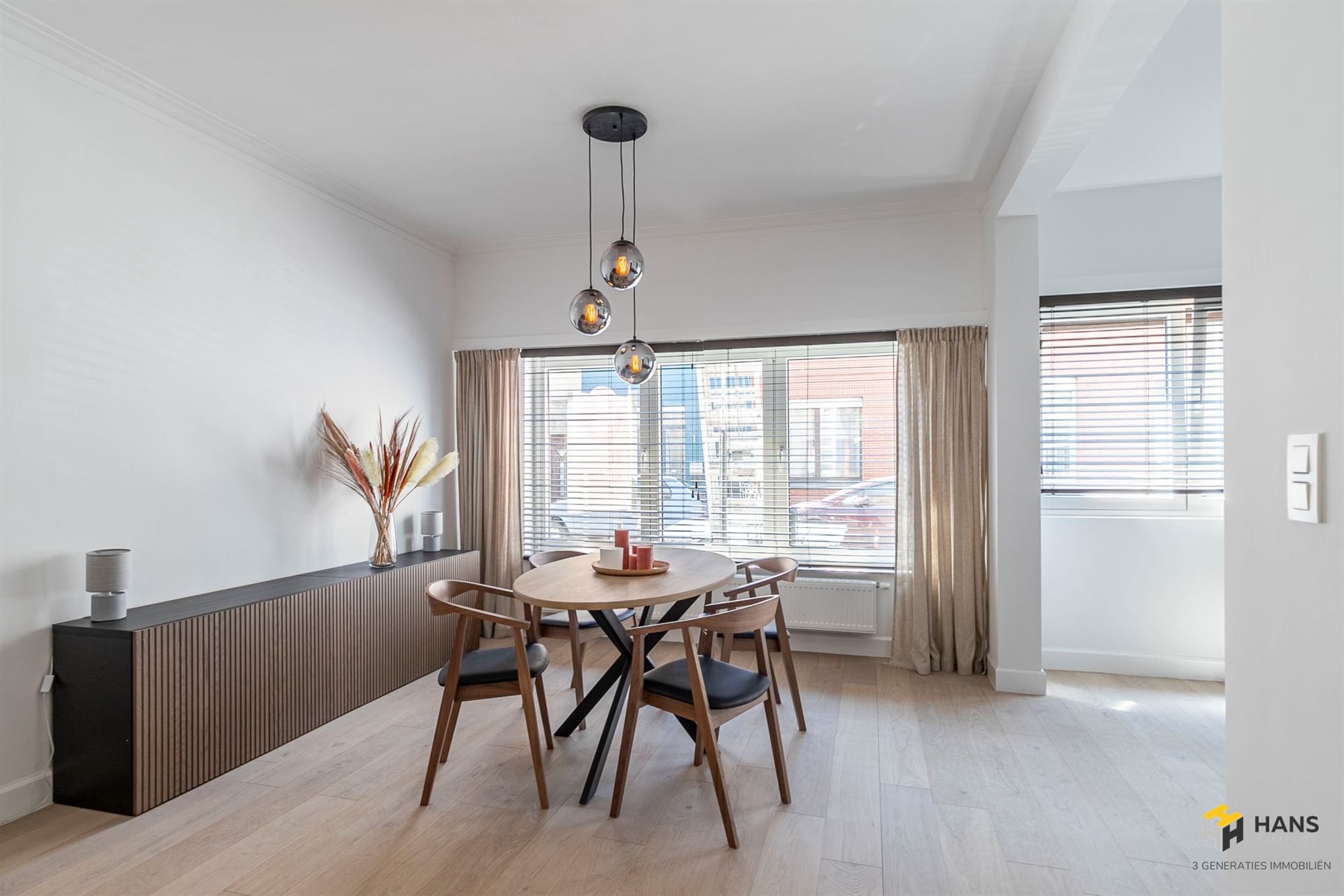 Prachtig gerenoveerd appartement in Wilrijk klaar om jouw thuis te worden! - foto 3
