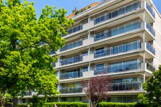 Gesloten garagebox met sectionale poort op -1.Eigen elektriciteit...