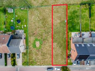 Immo Pické biedt U deze uiterst rustig en residentieel gelegen (doodlopende straat) perceel bouwgrond aan voor een halfopen bebouwing. Ondanks...