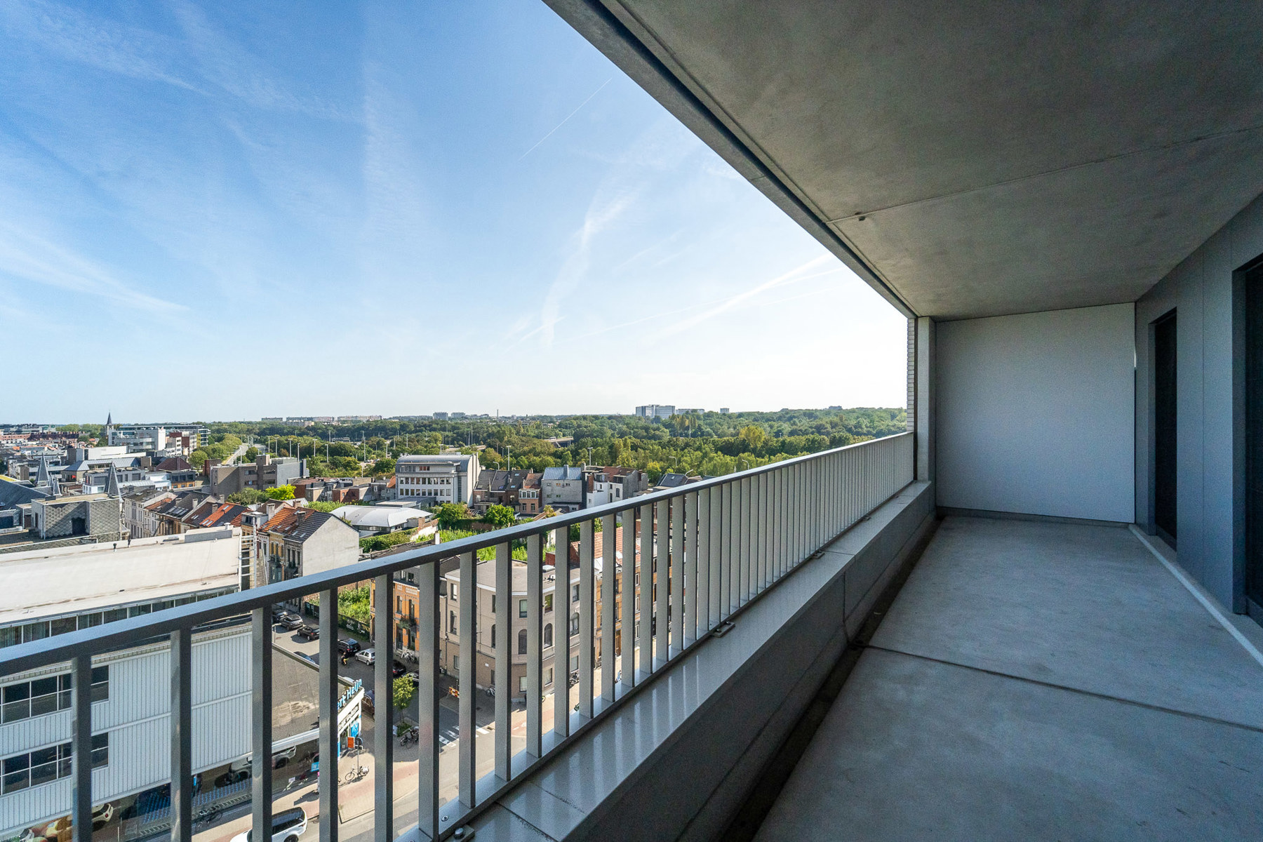 Ruim 2 slaapkamer appartement met droomterras - foto 2