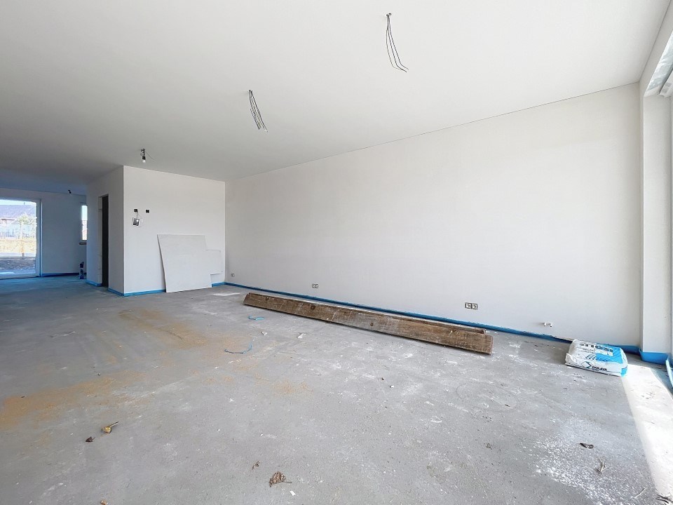 Ruim 2-slaapkamer appartement op het gelijkvloers met terras en tuintje - foto 2