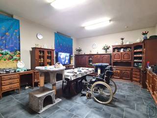 Interessante investering met mooi rendement! Gelijkvloers appartement (675€) bestaande uit een leefruimte met open keuken, badkamer, berging, 2...