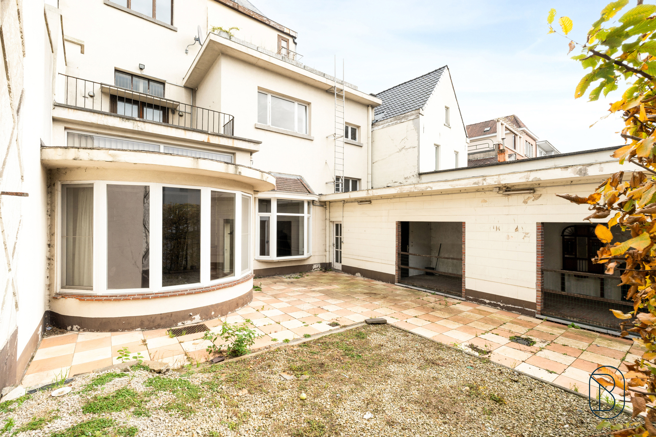 Authentieke herenwoning (6 appartementen, kantoor, + parking) - foto 4