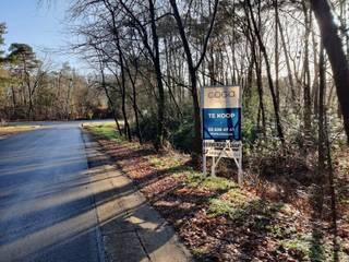 <p>Mooi perceel bouwgrond met een oppervlakte van 1244m² voor het oprichten van een OPEN bebouwing in een groene omgeving.</p>
<p>Centraal gelegen tussen Brecht en St. Job in ’t Goor. <br />De bushalte op 150m, winkels en scholen op 4km, oprit autosnelweg op 4,5km. <br />Sportcentrum DE MEREL op wandelafstand.</p>
<p>* perceel gelegen in een goedgekeurde verkaveling<br />* <strong>woonparkgebied</strong><br />* vrije inplanting binnen de hiervoor aangeduide bouwzone<br />* maximaal 250m² bebouwing<br />* apart bijgebouw mogelijk<br />* <strong>GEEN BOUWVERPLICHTING</strong></p>
<p>Bel of mail ons voor alle verdere info. -- lieven@coga.be --<br /><br />Ben je op zoek naar een groter perceel? <br />Neem contact met ons op voor eventuele alternatieven.</p>