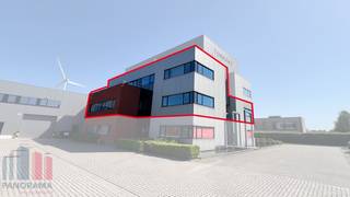 Espace de bureaux prêt à l’emploi de 437 m² à louer dans un excellent emplacement à Geel. Grâce à sa situation stratégique à proximité d’importants axes routiers tels que l’E313 et le ring de Geel, vous bénéficiez d’une excellente accessibilité vers Anvers, Hasselt et les régions environnantes. Le site se trouve également dans un environnement professionnel dynamique offrant une excellente mobilité.<br /><br />L’espace de bureaux a été aménagé avec des finitions de qualité, alliant confort et fonctionnalité. Les élégantes cloisons vitrées garantissent une luminosité maximale et créent une sensation d’espace agréable, ouverte et lumineuse. L’espace dispose également de plusieurs salles de réunion, de bureaux séparés, d’un espace repas avec kitchenette entièrement équipée comprenant un lave-vaisselle, d’un espace de rangement pratique ainsi que d’une agréable terrasse offrant un confort supplémentaire aux collaborateurs et aux visiteurs.<br /><br />Le bureau est équipé de double vitrage et d’un éclairage LED écoénergétique, contribuant à un environnement de travail confortable et professionnel. En outre, le bâtiment offre une flexibilité supplémentaire grâce à la possibilité de louer des salles de réunion additionnelles ainsi qu’un espace de stockage en sous-sol supplémentaire.<br /><br />Le site dispose également de nombreuses places de parking pour les collaborateurs et les visiteurs. Une solution idéale pour les entreprises à la recherche d’un environnement de travail représentatif, professionnel et prêt à l’emploi. Disponible immédiatement !<br /><br />Contactez PANORAMA B2B pour plus d’informations, des plans ou une visite sans engagement : 011.220.500