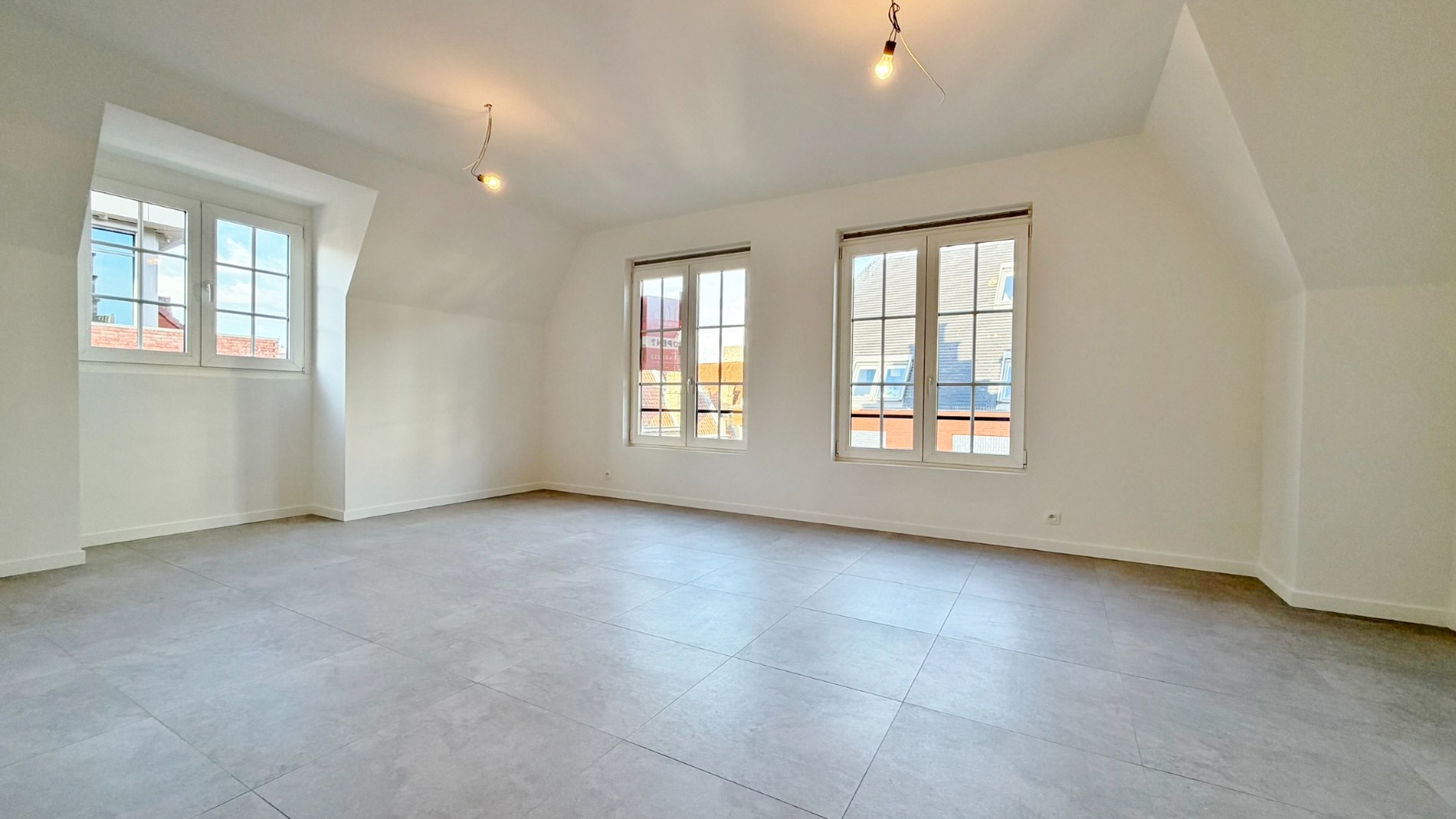 Stijlvol gerenoveerd appartement op toplocatie in het centrum van Ieper. - foto 5