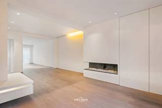 Op een uitstekende commerciële ligging in de Statiestraat 56 te Zwijndrecht bevindt zich dit bijzonder veelzijdige handelshuis, bestaande uit...