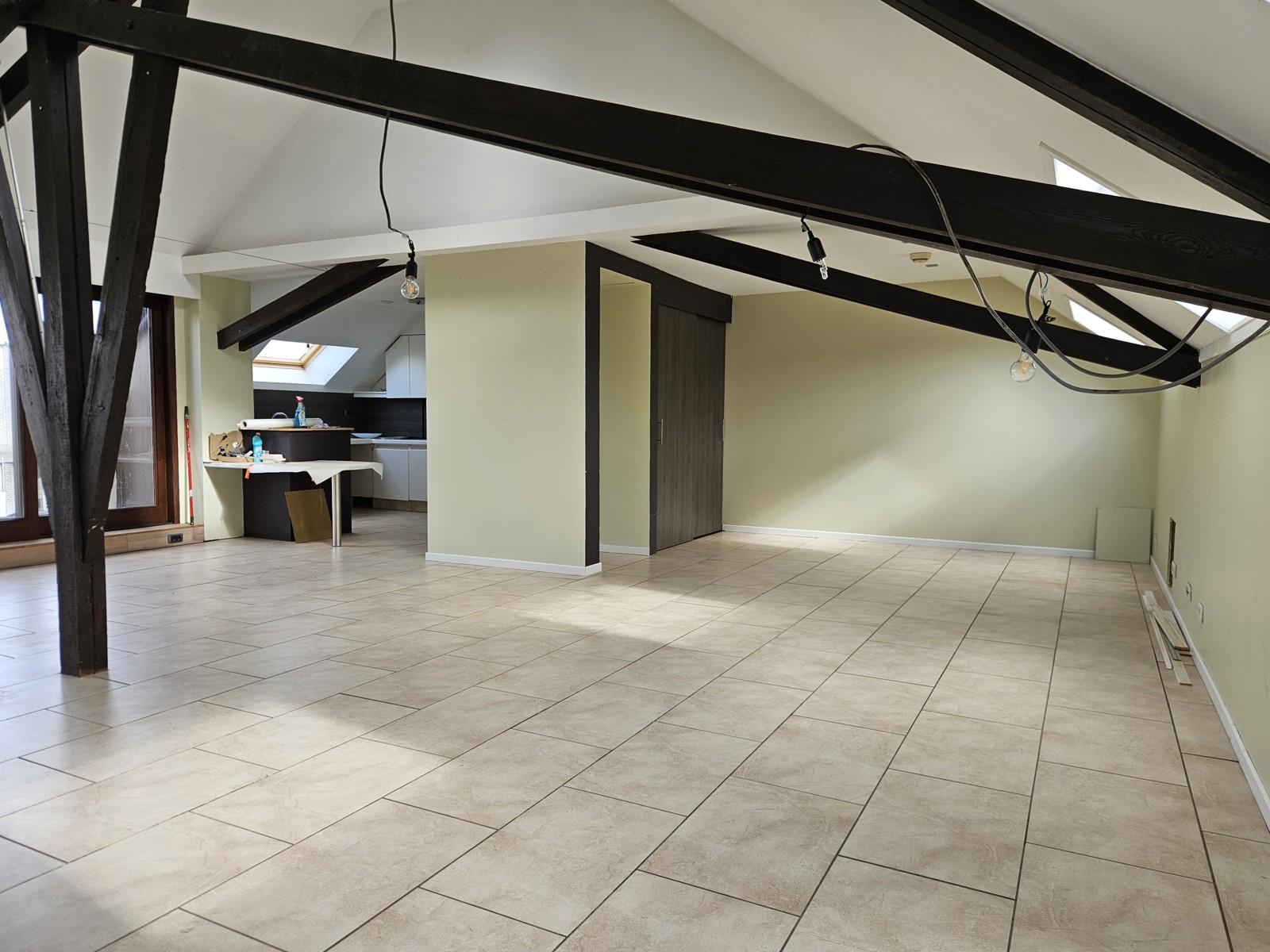 Zeer ruim appartement met 3 slaapkamers en terras - foto 4