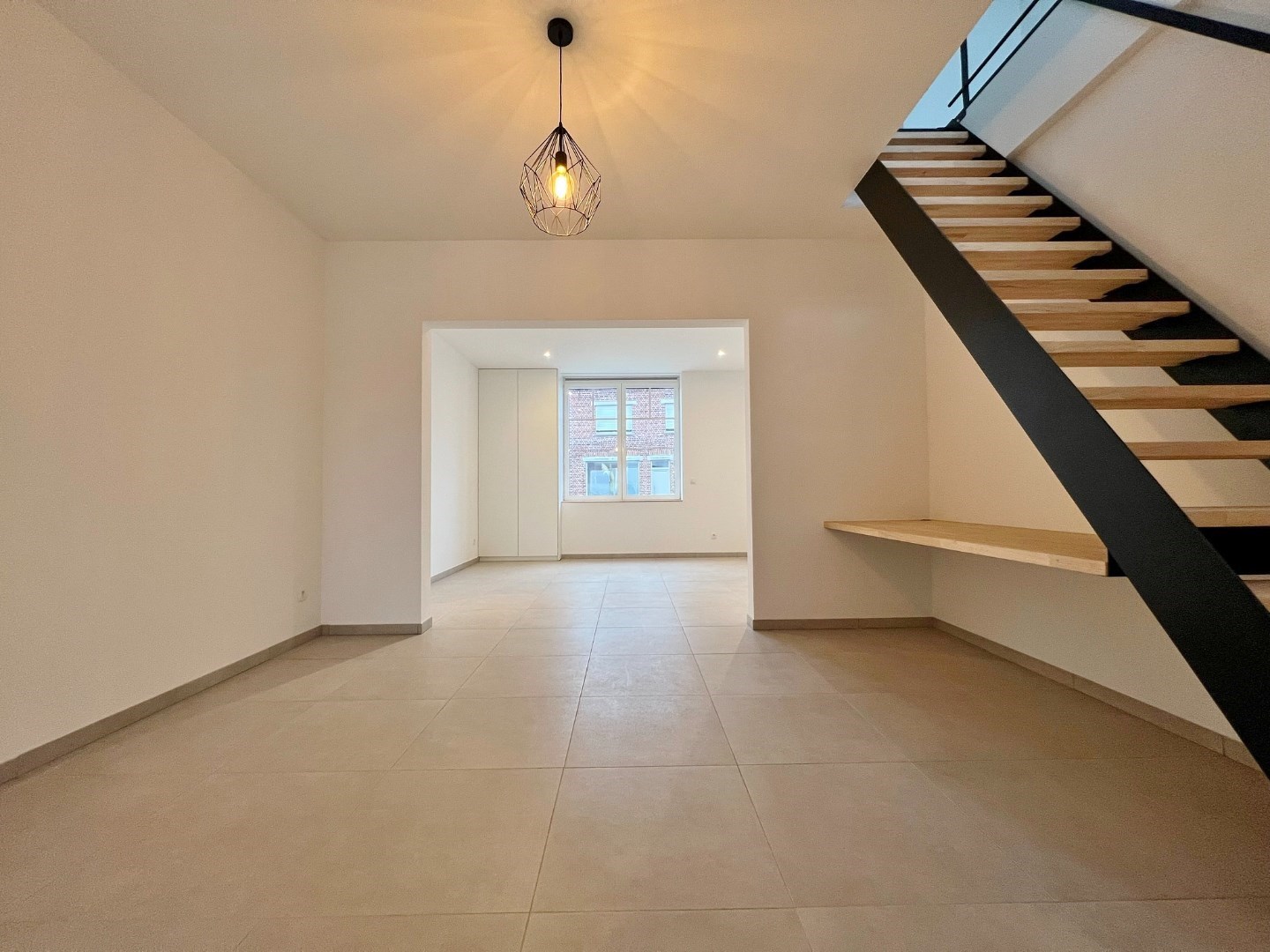Volledig gerenoveerde woning met ruime tuin - foto 4