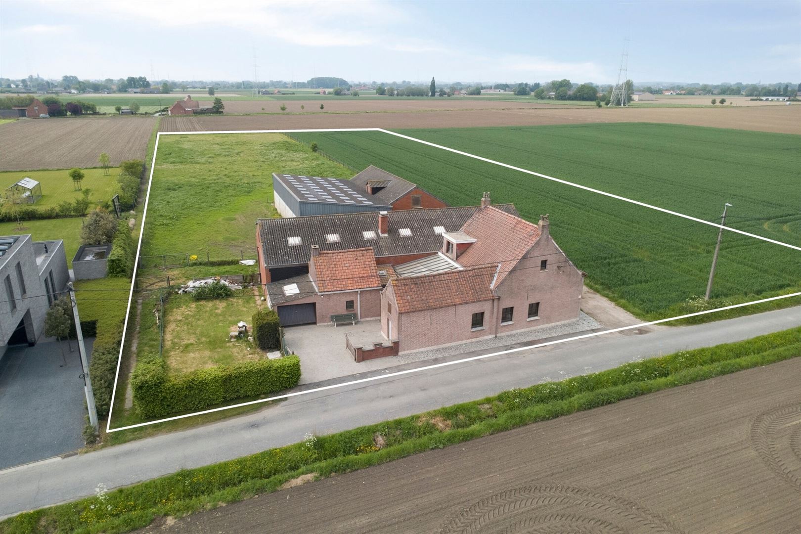 Ferme à rénover avec dépendances sur 1.15ha - photo 2