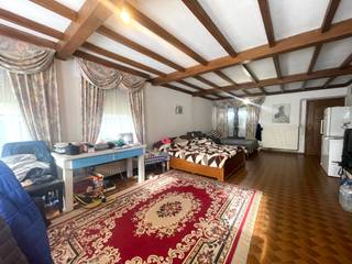 Staden - Ruime alleenstaande woning met prachtige tuin en 5 slaapkamers te koop.Welkom in deze charmante vrijstaande woning met zeer veel...