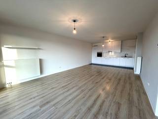 Vous recherchez une maison confortable dans un emplacement central ? Ce bâtiment bien entretenu de la Vredestraat offre l'équilibre idéal entre...