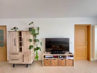 Mooi en energiezuinig appartement uit 2012, gelegen in Mechelen en op wandelafstand van het centrum, biedt met zijn 74m² woonoppervlakte een comfortabel en modern woongevoel. De woning beschikt over twee slaapkamers, één badkamer en een apart toilet, wat zorgt voor optimaal wooncomfort. De open keuken, uitgerust met hedendaagse apparatuur, vloeit naadloos over in de woon- en eetruimte, wat een gezellige sfeer creëert. Via de woonkamer heeft u toegang tot een aangenaam terras.<br /><br />De woning is voorzien van centrale verwarming op gas en geniet van een gunstige EPC-score B (103). Extra opslagruimte is gegarandeerd dankzij de aanwezige kelder. Dankzij de grote raampartijen geniet u van veel natuurlijk licht. Deze woning combineert modern comfort met een praktische indeling, ideaal voor wie op zoek is naar een instapklare thuis.<br /><br />Belangrijke troeven:<br /><br />✅ Centrale ligging nabij alle voorzieningen<br />✅ Vlakbij Mechelen centrum (10 min wandelen, 3 min fietsen) en Mechelen station (15 min wandelen, 4 min fietsen)<br />✅ Kleinschalig gebouw zonder lift (= lage vaste kosten)<br />✅ Terras met avondzon<br />✅ EPC B<br />✅ Geldig keuringsattest elektriciteit<br />✅ Twee slaapkamers<br />✅ Private kelderberging