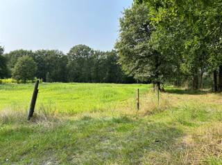 Een omheind perceel weiland van 7.627m² met schuilhok gelegen tussen de Jantoomesdreef en de antitankgracht.Het betreft een licht en open perceel in...