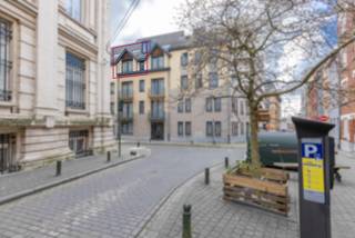 Studio agréable, confortable et bien situé au Marolles, un quartier ou il fait bon vivre. Il se trouve au 3e étage d'une résidence bien gérée...
