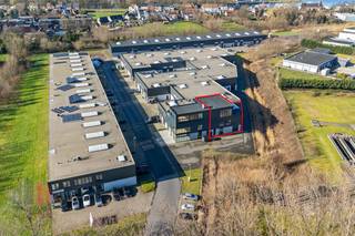 Unieke nieuwbouwontwikkeling te huur, bestaande uit een kantoorruimte gecombineerd met magazijn/showroom met een totale oppervlakte van 480 m²...