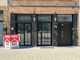 Interessant pand voor uw horeca of commercieel project: dit gelijkvloers van ca 62m2 (15meter diep) + mogelijkheid terras, is gelegen aan...