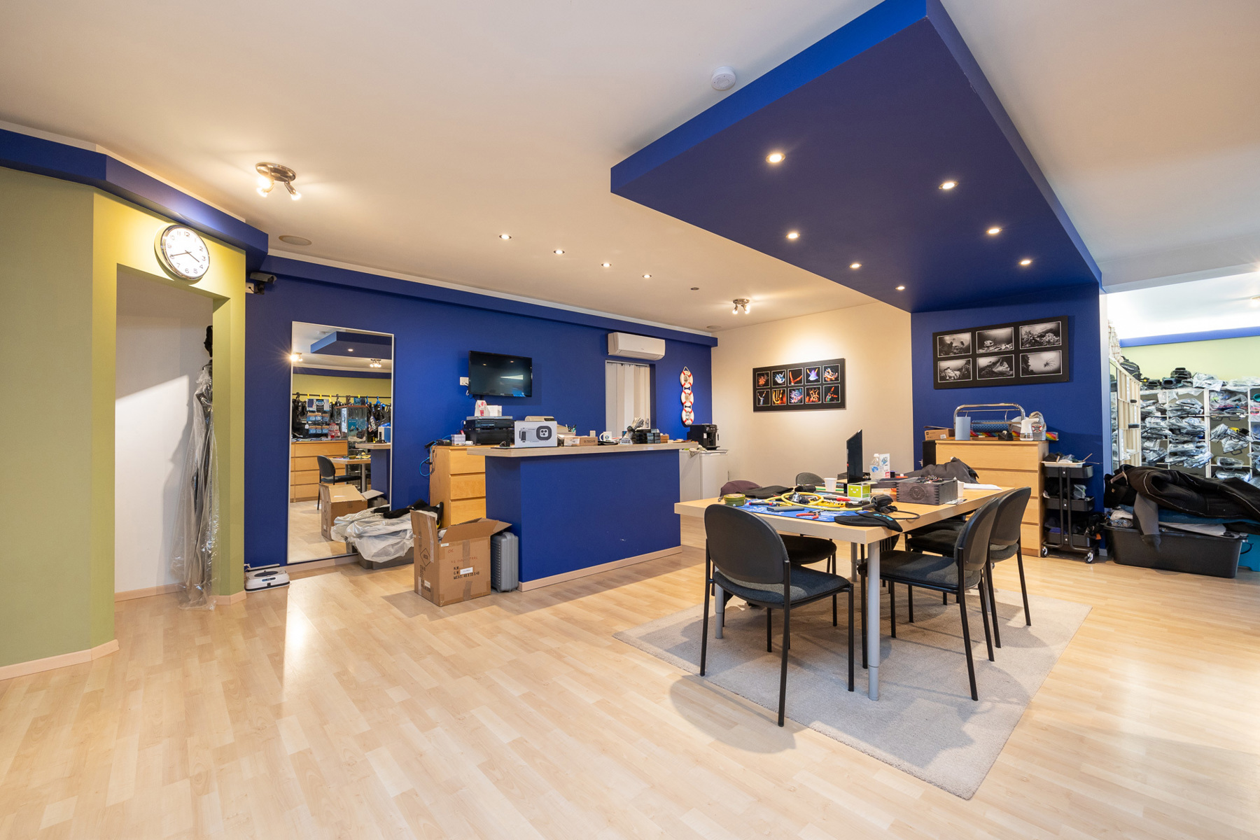 Handelswoonst en 2 appartementen op ca. 2290m² - foto 4