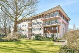 Appartement met terras en parkeerplaats (verplicht bij aan te kopen) in Mortsel.Dit appartement bevindt zich op de derde verdieping van een gebouw...