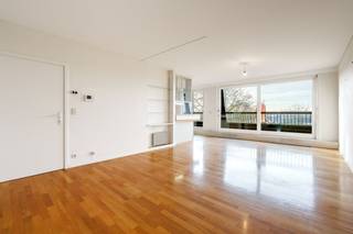 Op zoek naar een lichtrijk appartement met de beste zichten van Ieper? Dit appartement op de 4de verdieping geeft u een magnifiek en uniek...