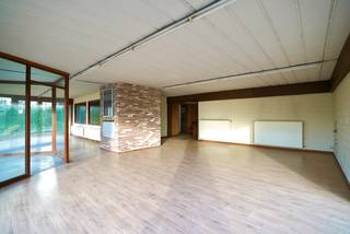 VERKOCHT - COMPROMIS IN OPMAAK!<br /><br />VERMELDE PRIJS IS EEN RICHTPRIJS!<br /><br />Dit te renoveren gebouw biedt tal van mogelijkheden, van een eengezinswoning tot woning met kantoorruimte of woning met handelszaak (>100m²), hier kan het! Op een perceel van 557 m² op een gekende toegangsweg naar centrum Ertvelde is deze eigendom terug te vinden. Voorheen gekend als reisbureau en zelfs nog toonzaal voor verwarmingsketels. Een ideale plek voor een combinatie van zelfstandige uitbating met woongedeelte. De goede bereikbaarheid naar het centrum van Ertvelde en de nabijheid van de E34 zijn hier een absoluut pluspunt!<br /><br />Meer info of een bezoek? Graag een mail naar hallo@wijsvastgoed.be ! We nemen dan spoedig contact op voor een bezoekmoment.