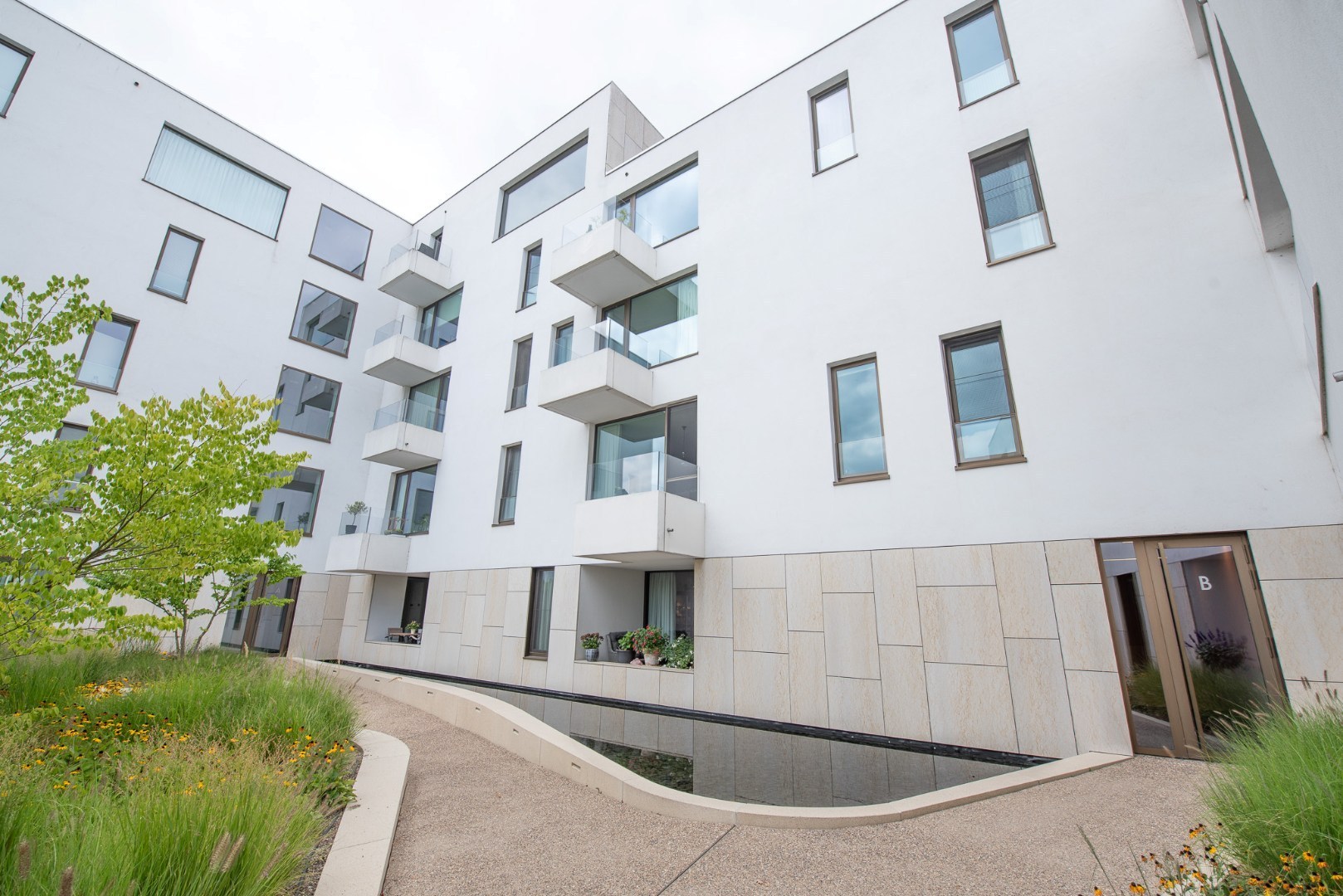 Luxueus appartement nabij de markt van Deinze. - foto 2