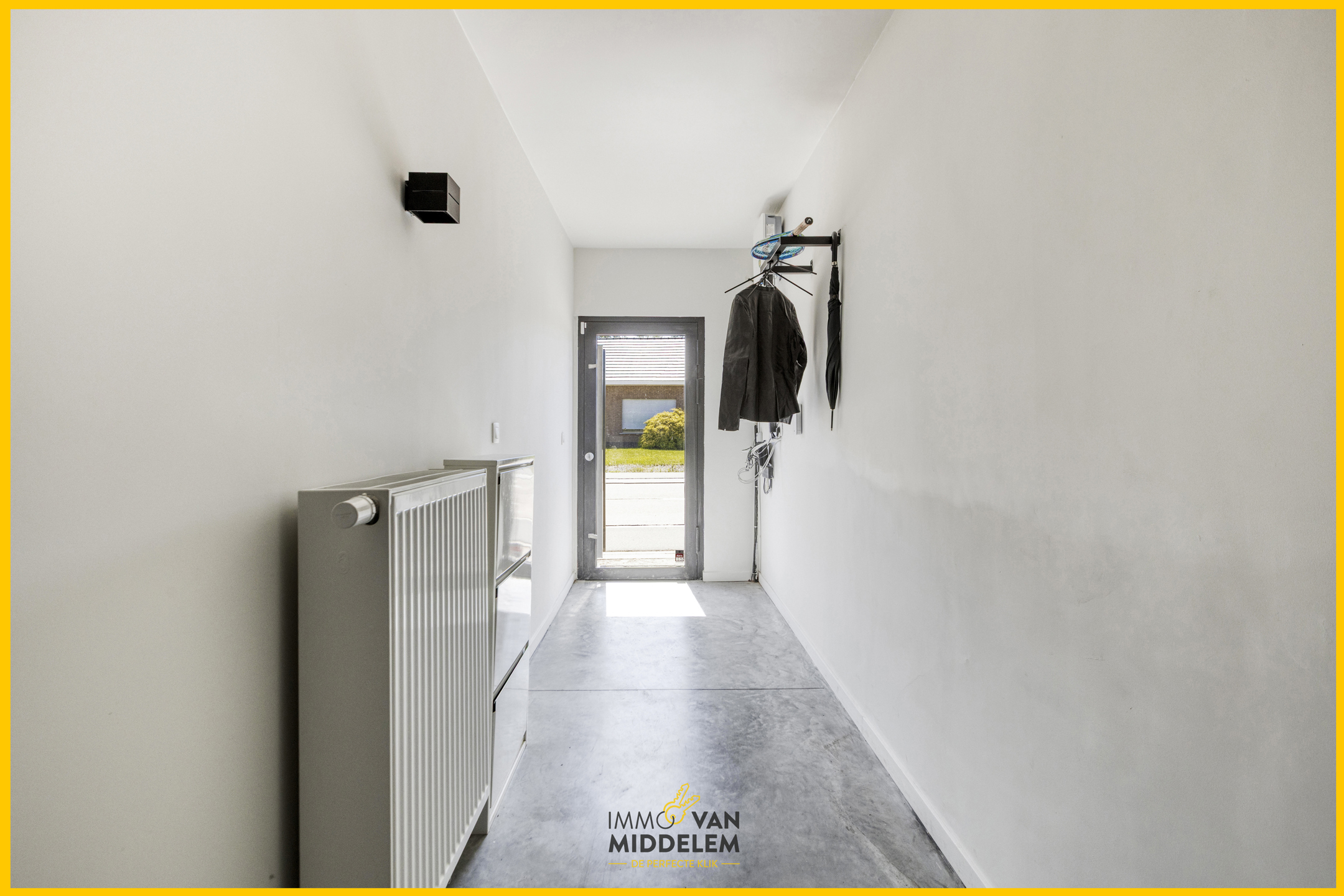 RUSTIG GELEGEN INSTAPKLARE 3-GEVEL WONING MET GROTE TUIN +/-5a25ca - foto 4