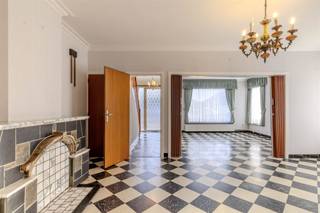 Welkom in deze woning met potentieel in Kasterlee. Dit charmante huis beschikt over een praktische indeling met 3 slaapkamers en 1 badkamer,...