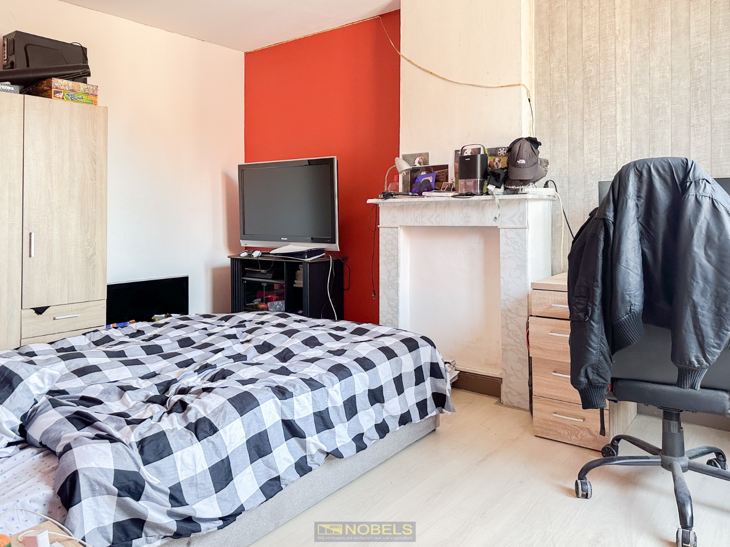 Te koop, Handelspand met ruime woonst op commerciële topligging te Amougies! - foto 4