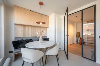 Ontdek de ultieme luxe en comfort in dit prachtige penthouse gelegen op de 6e verdieping van de gerenommeerde residentie Centrale aan de...