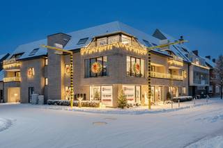 Bent u op zoek naar een commerciële ruimte in een charmante en goed bereikbare omgeving?Deze handelsruimte/ kantoor in Oosteeklo biedt u alle...