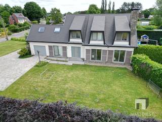 Prachtige gerenoveerde villa met 6 slaapkamers en zwembad Ontdek deze prachtige volledig gerenoveerde villa met tal van luxe en comfort! Deze ruime...