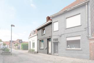 Op zoek naar een instapklare woning met 3 slaapkamers en tuin? Dan is dit precies wat je zoekt!TROEVEN:- EPC C= ENERGIEZUINIG!- Elektriciteit =...