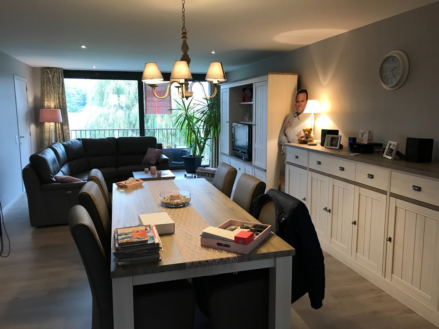 Ruim 2 slaapkamerappartement op de Markt in Houthulst - foto 3