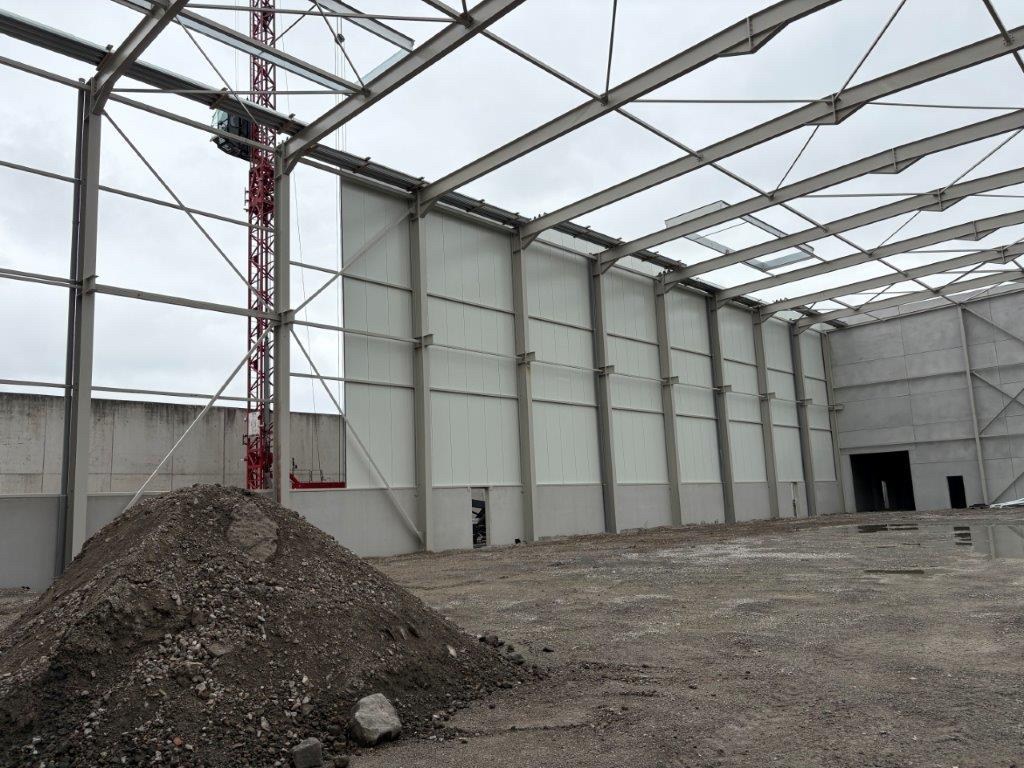 Logistieke bedrijfshal - 4069 m² - met mogelijkheid tot 1200 m² kantoren. Superligging! - foto 1