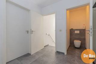 EERSTE BEZOEKDAG ZATERDAG 4 APRIL 2026 VAN 10U TOT 13U (enkel op afspraak)LEDE - Dit recent gebouwd, volledig instapklaar duplexappartement met EPC...