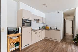 In een recent en kleinschalig appartementsgebouw uit 2016 bevindt zich dit instapklare appartement met twee slaapkamers, gunstig gelegen vooraan op...